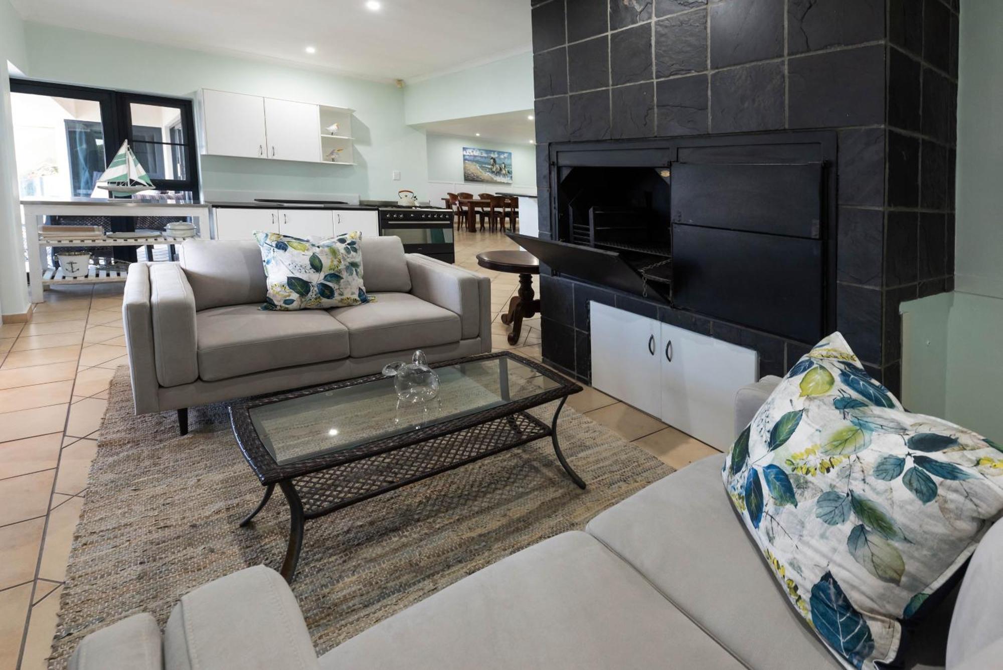 Ocean Views, Sleeps 6 In 3 Bedrooms, 3 Bathrooms * Le Cap