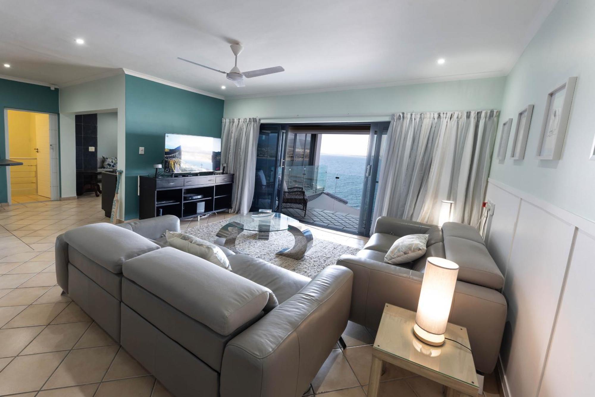 Ocean Views, Sleeps 6 In 3 Bedrooms, 3 Bathrooms Le Cap